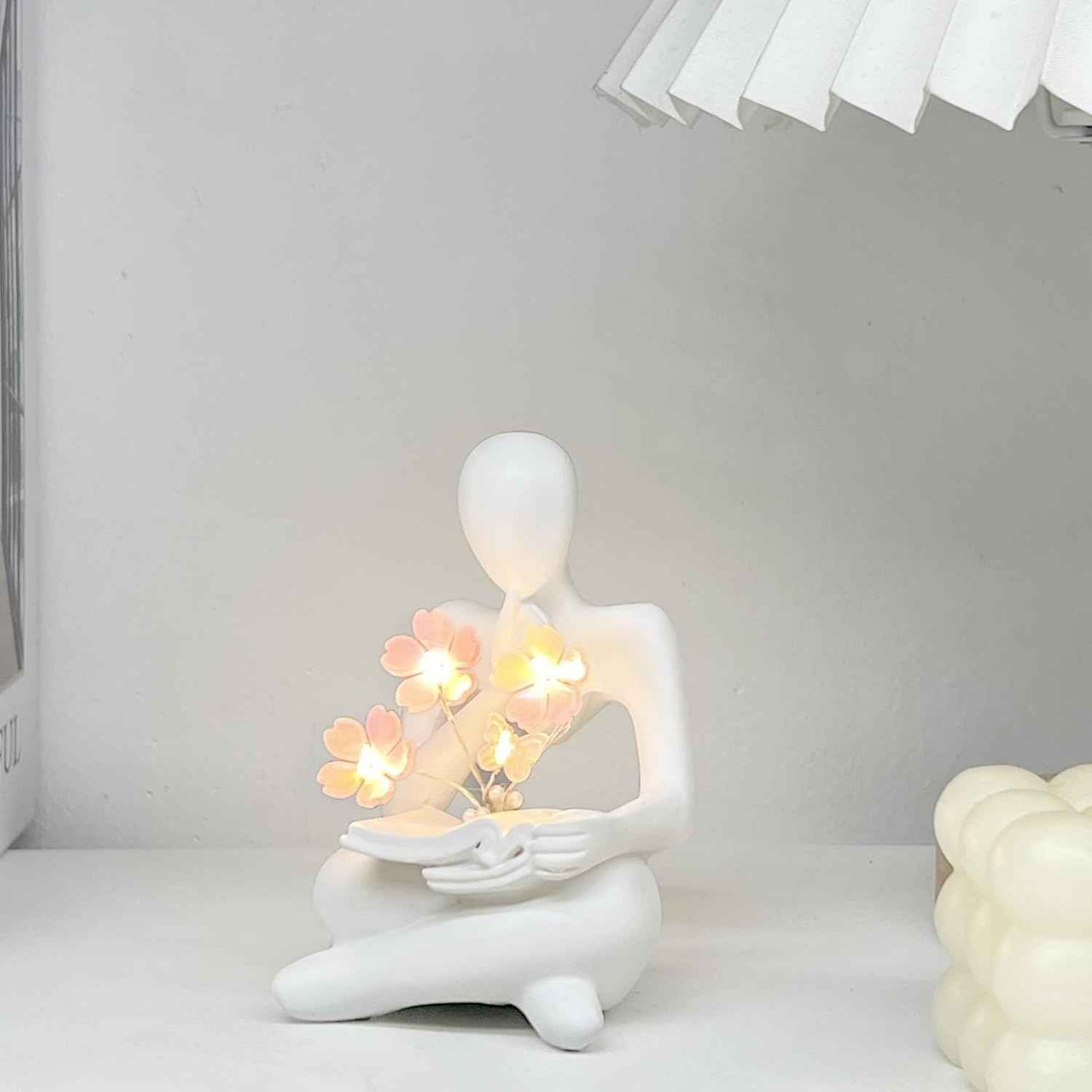 LIYAOLI Tulip Night Light Aesthetic Sculptures Lamp Home Decor Book Shelf Decor Aesthetic,Tulip Lamp Office Decor for Women Desk Cute Night Light