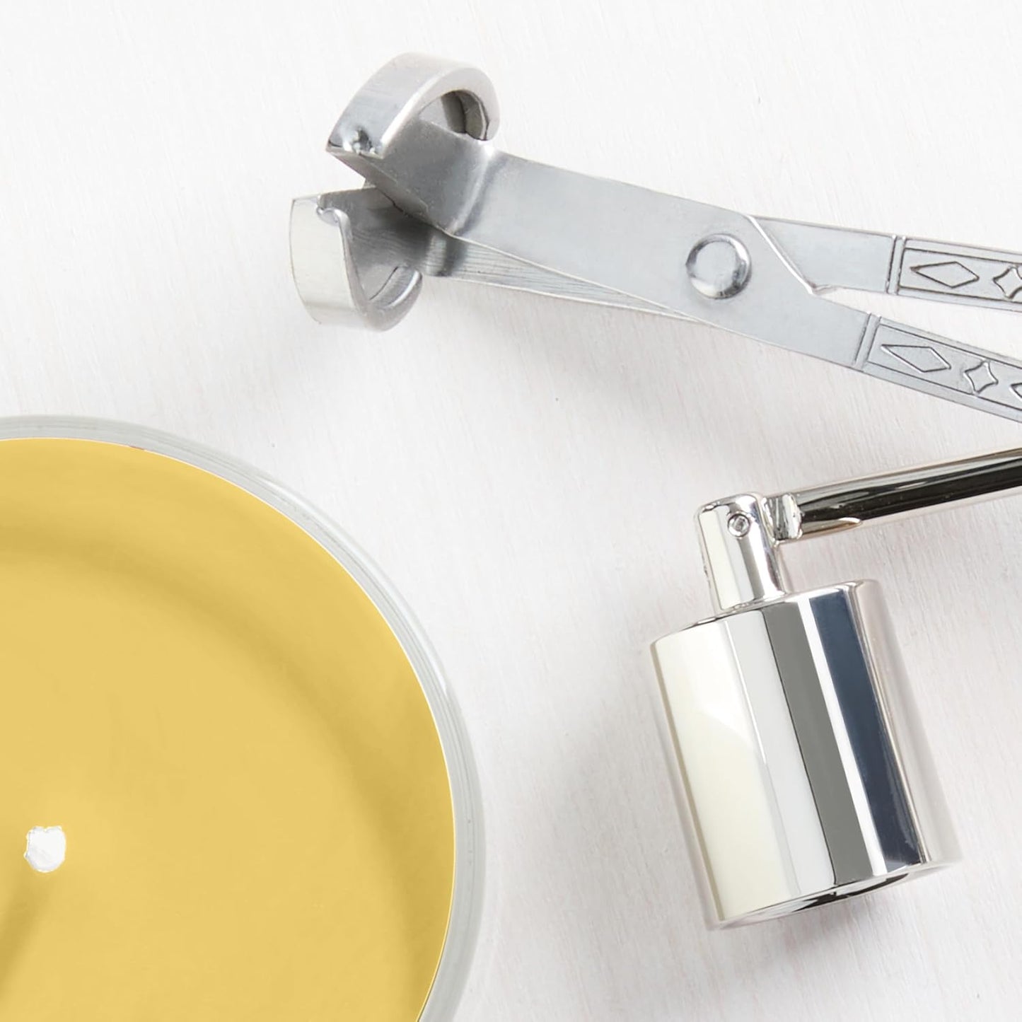 Yankee Candle Autumn Wreath, Fall Scented Candle, 22oz Large Jar with up to 150 Hour Burn Time