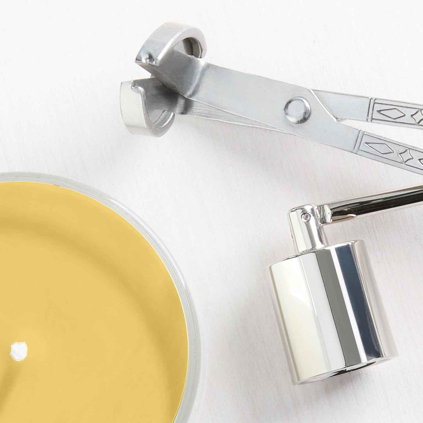 Yankee Candle Autumn Wreath, Fall Scented Candle, 22oz Large Jar with up to 150 Hour Burn Time