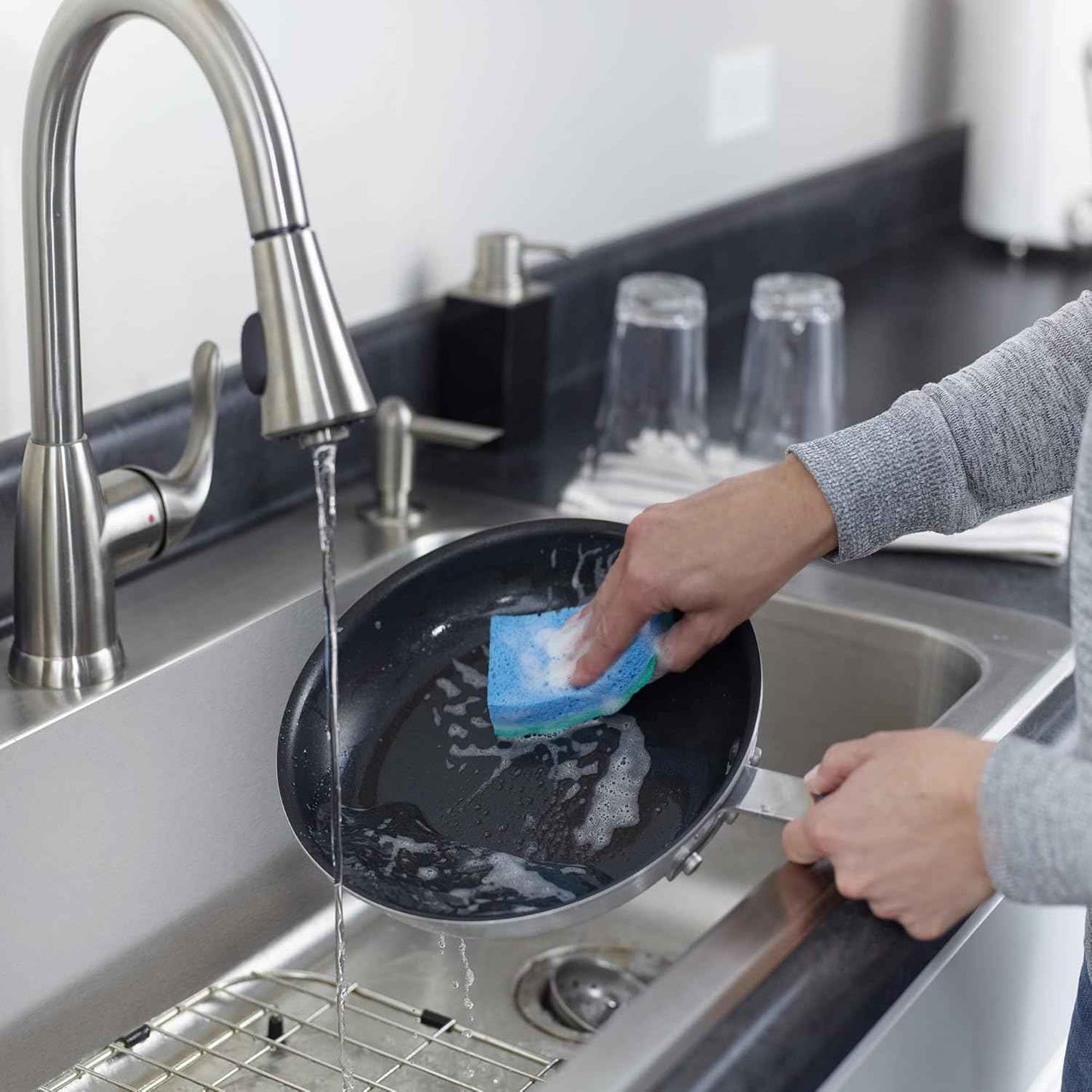 O-Cedar Scrunge Non-Scratch Scrub Sponge (Pack of 6) Multi-Use, All-Purpose, Odor-Resistant, Scrubbing Sponge Safely Cleans All Hard Surfaces in Kitchen and Bathroom