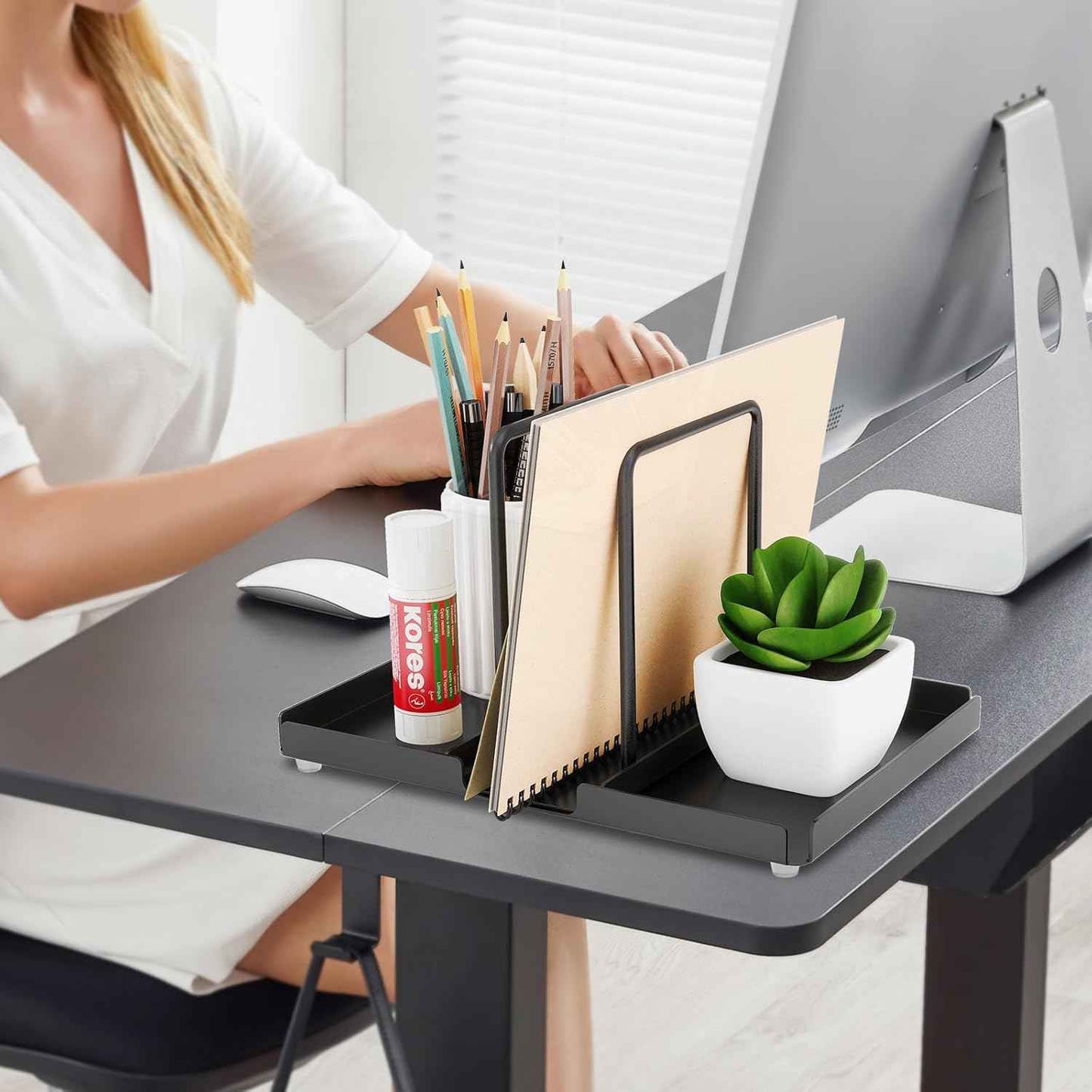 Napkin Holder for Table, Metal Napkin Holder with Salt and Pepper Shakers Caddy, Standing Paper Napkin Storage for Kitchen Dining Table Decor, Black