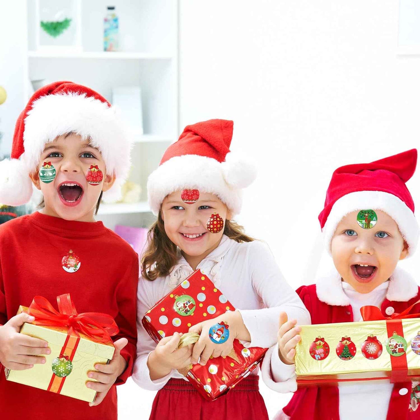 800 Pieces Christmas Stickers Roll 16 Designs Cards Envelope Stickers for Christmas Party Classroom Decor Holiday Crafts Supplies