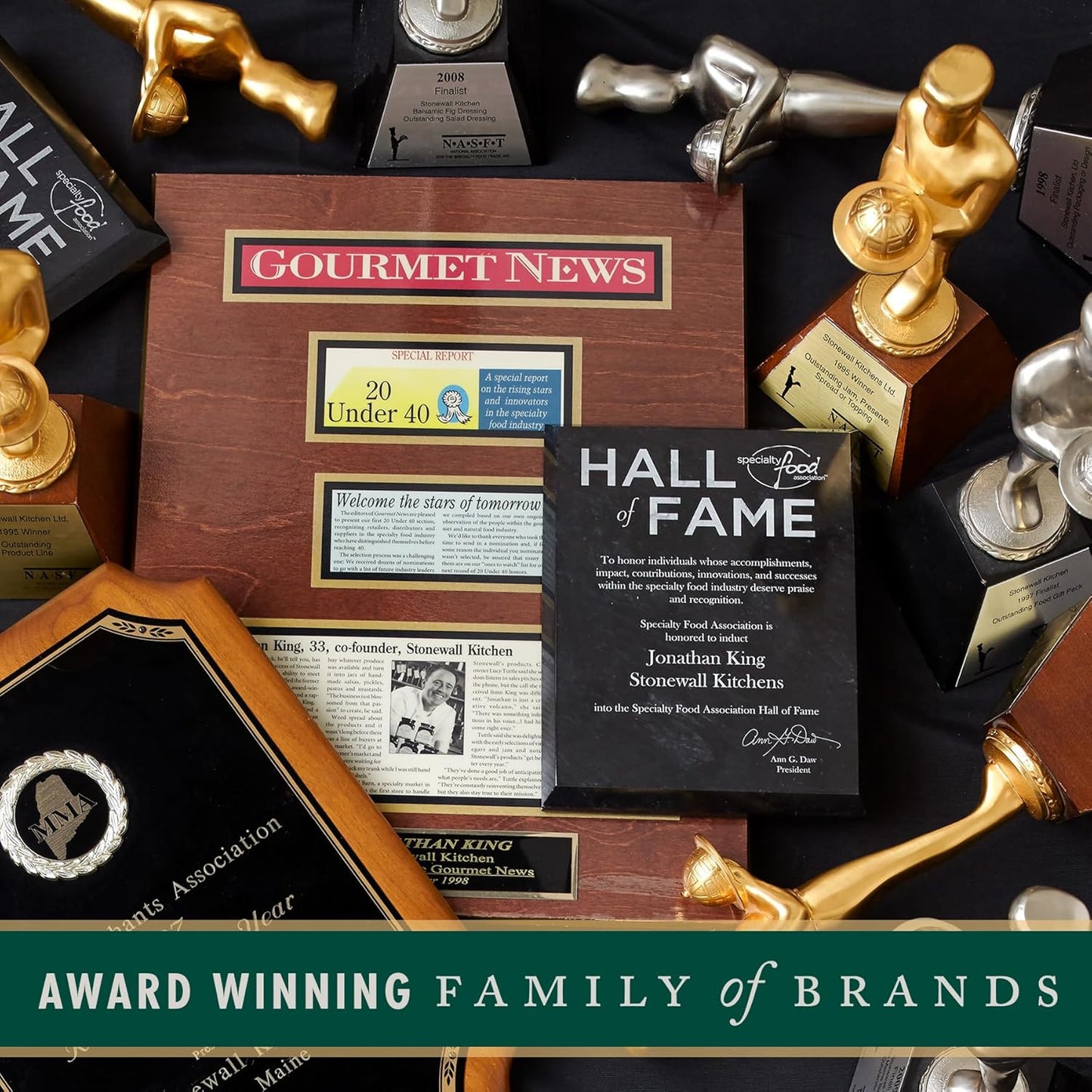 Village Candle Warm Apple Pie Large Glass Apothecary Jar Scented Candle, 21.25 oz, Brown