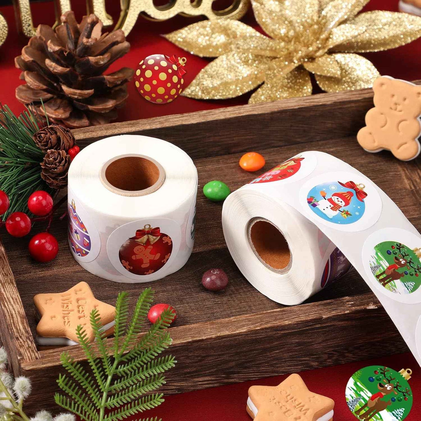 800 Pieces Christmas Stickers Roll 16 Designs Cards Envelope Stickers for Christmas Party Classroom Decor Holiday Crafts Supplies