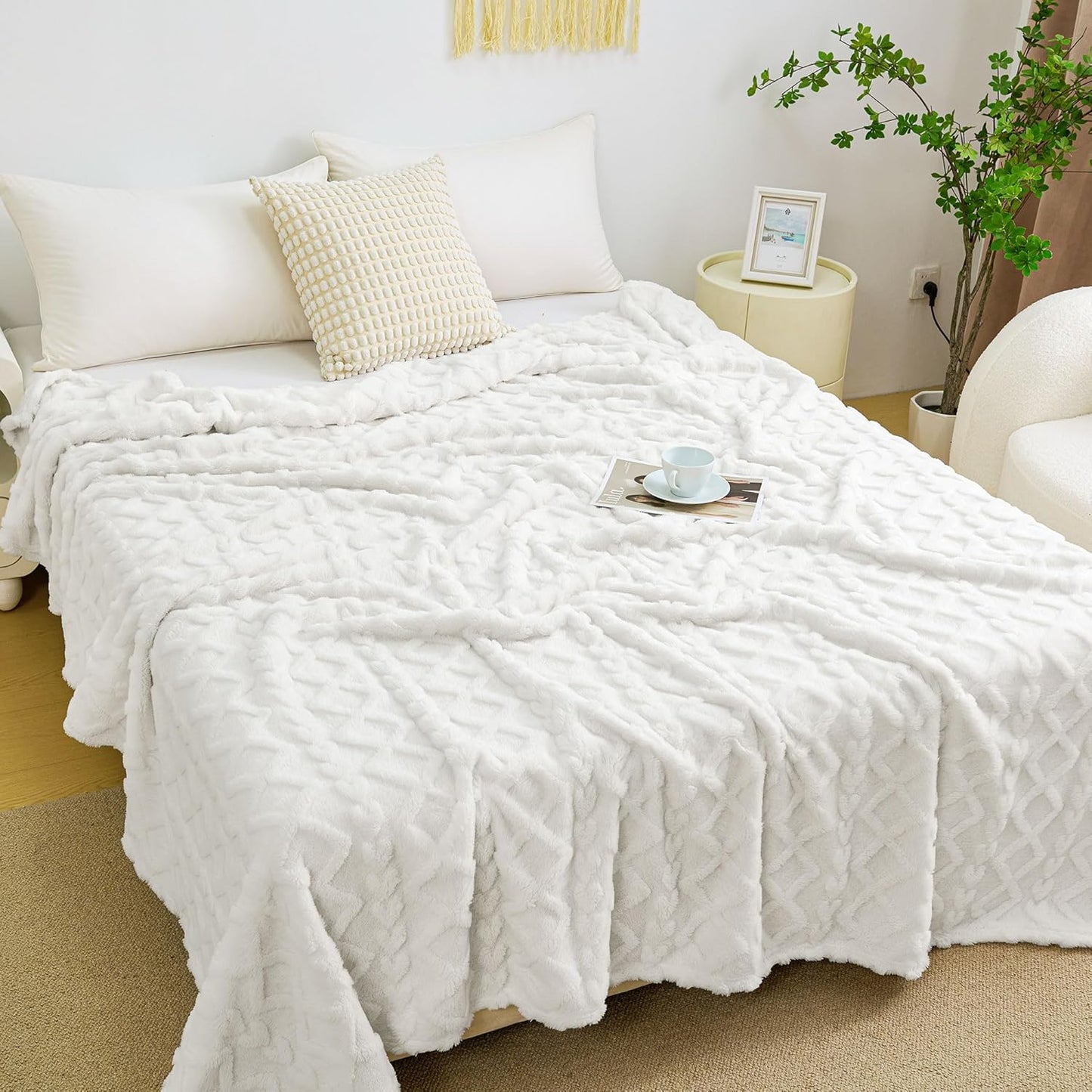 Aganear Fleece Throw Blanket - Cozy Soft Lightweight Fuzzy Throw Blanket for Women Portable Throw Blankets for Couch, Warm Present for Birthday, Christmas, Halloween, Housewarming(50"x60", Khaki) - Rayz Mart