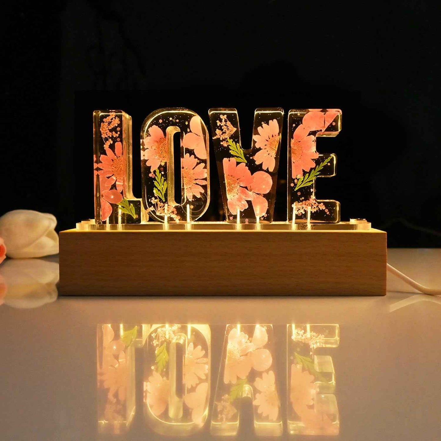 Britrio Gift for Mom Women Grandma Rose Dry Flower Night Light Lamp for Mother's Day Mom Birthday from Son Daughter Dried Pressed Flower Letter Led Light Christmas Gift Home Bedroom Decor