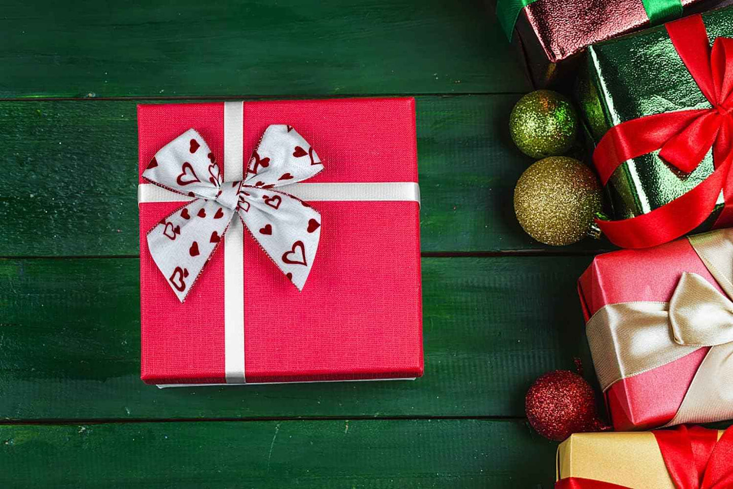 Valentines Fabric Ribbons, White Love Heart Edge Wired Burlap Ribbon for Valentine's Day Hanging Wrapping Party Gift Decoration Indoor Outdoor Tree Crafts Supplies (2.5 Inch * 10 Yards * 1 Roll)