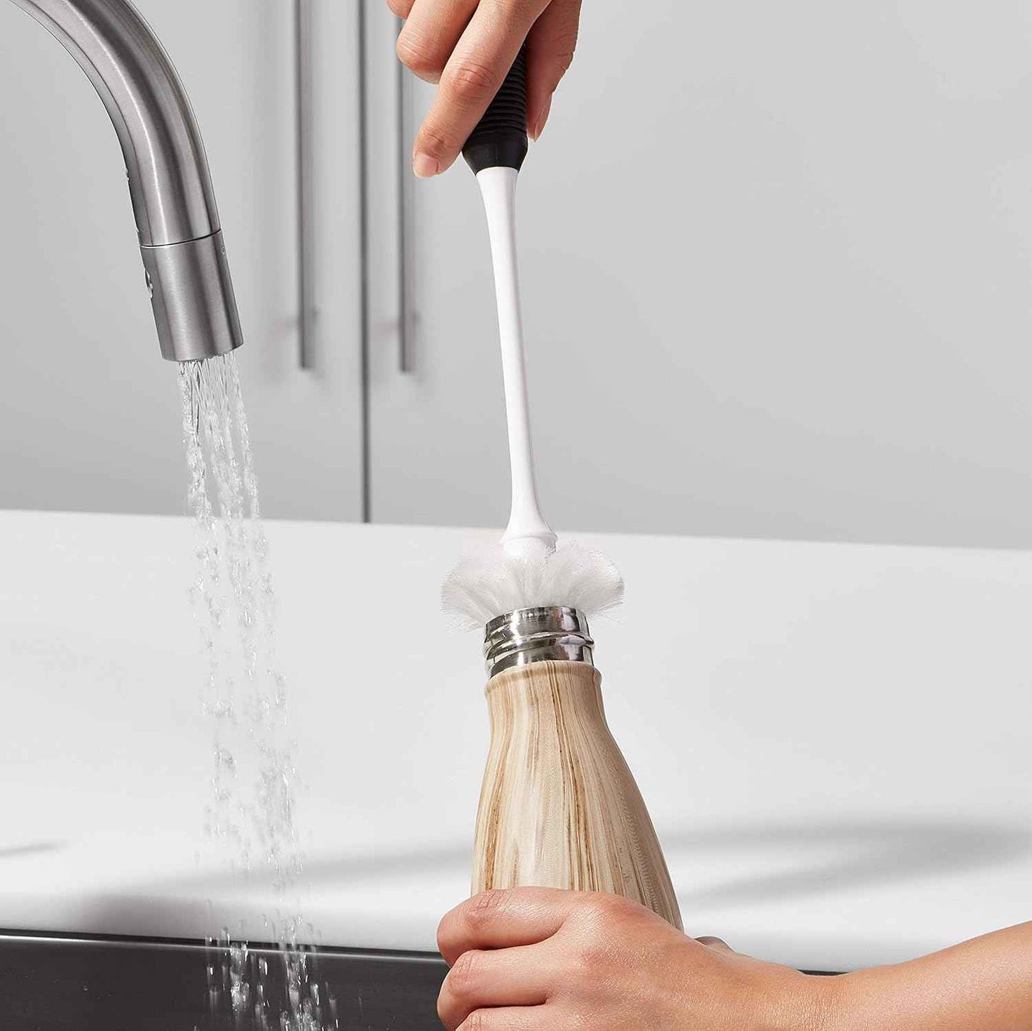 OXO Good Grips Bottle Brush, Dual-Bristle Cleaning for Bottles, Pitchers and Carafes, Flexible Neck Scrub Brush, Safe for Stemware and Delicate Glassware, Dishwasher Safe