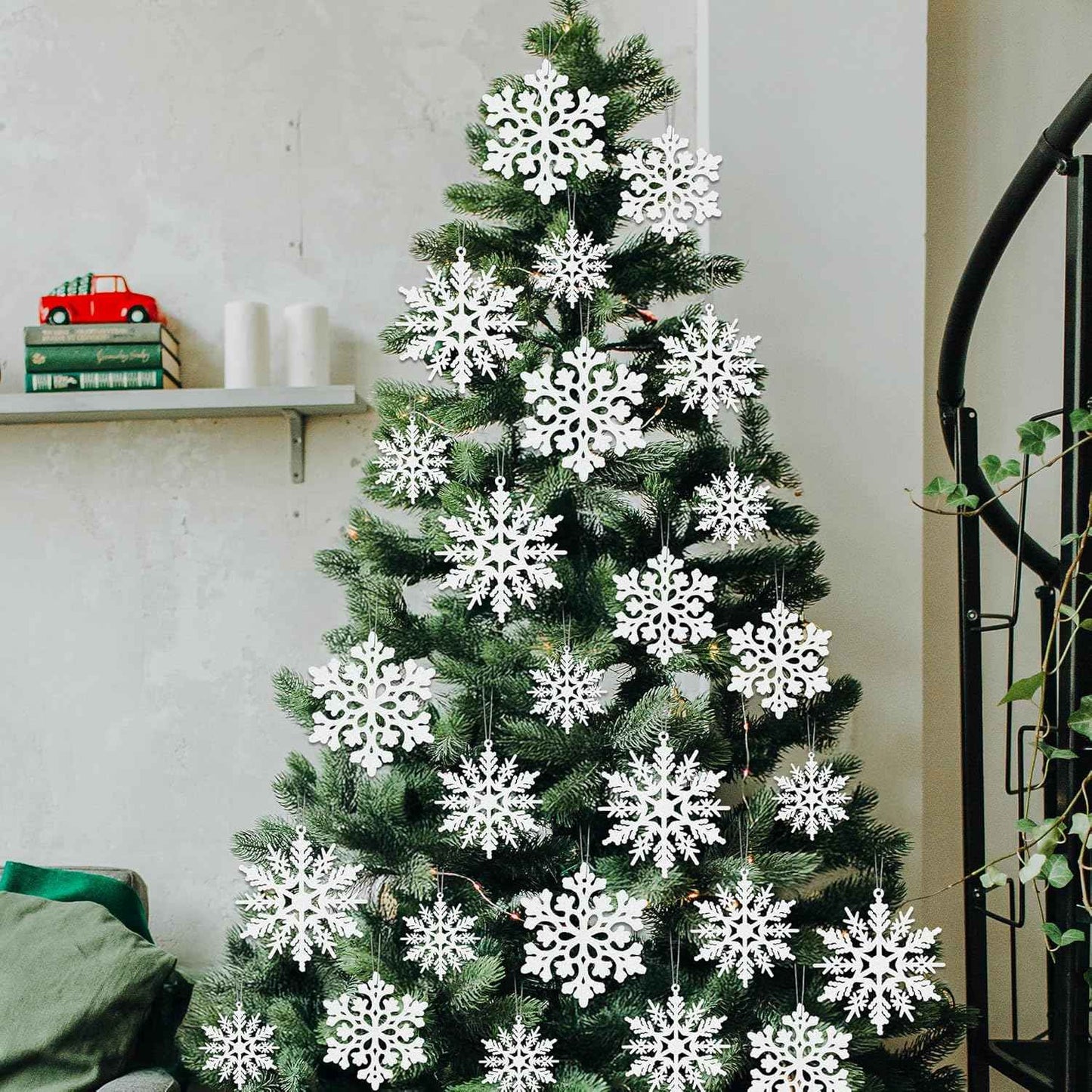 24PCS Snowflake Ornaments, Christmas White Snowflakes Tree Decorations, Plastic Glitter Snow Flakes Decorating Hanging, Xmas Tree Ornaments Indoor Ceiling Fireplace Winter Wonderland Decor