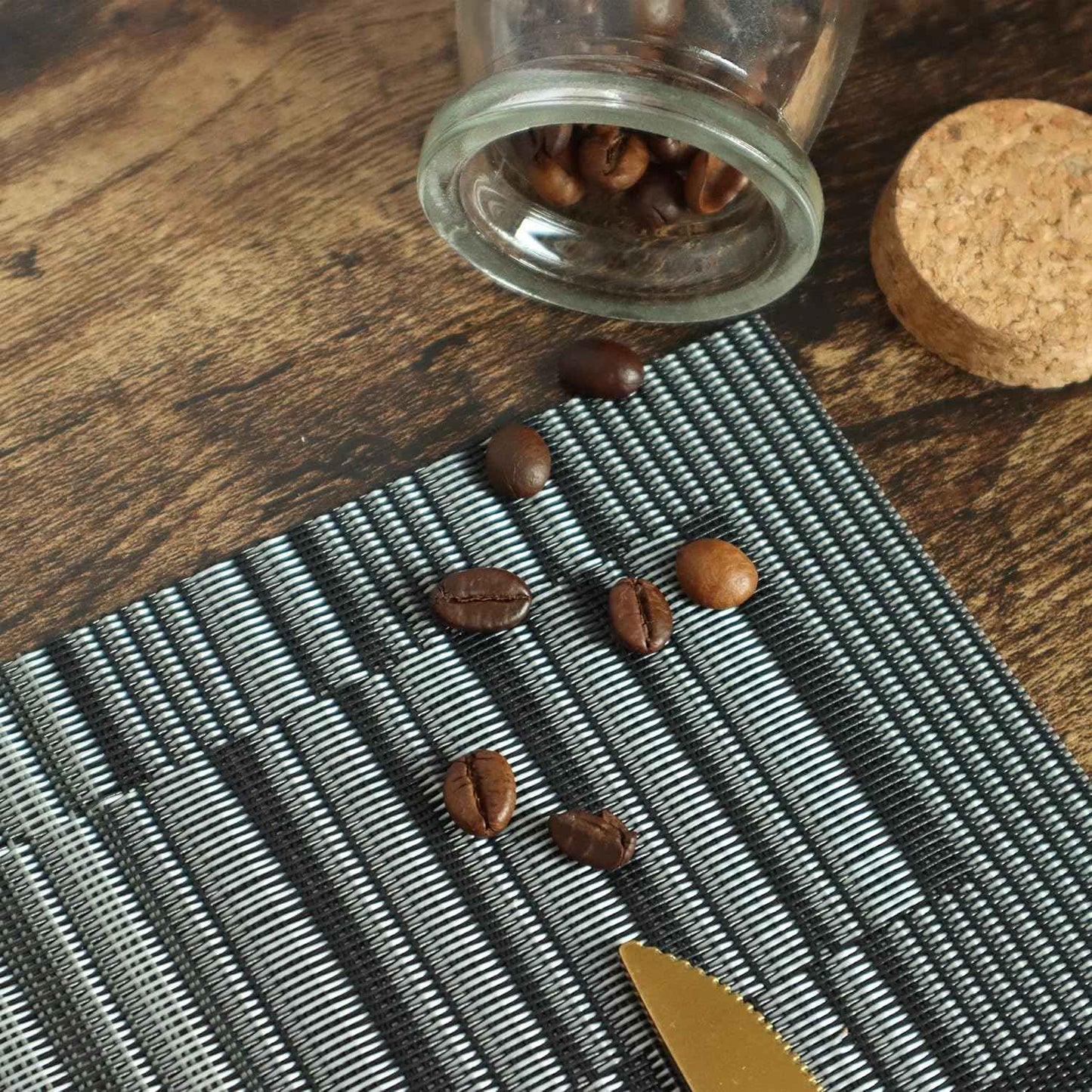 HeloHo Black Placemats Set of 4 Heat-Resistant Washable Place Mats Non-Slip Vinyl Woven Table Mats Wipeable Placemat for Kitchen Dining Table Decoration Indoor Outdoor